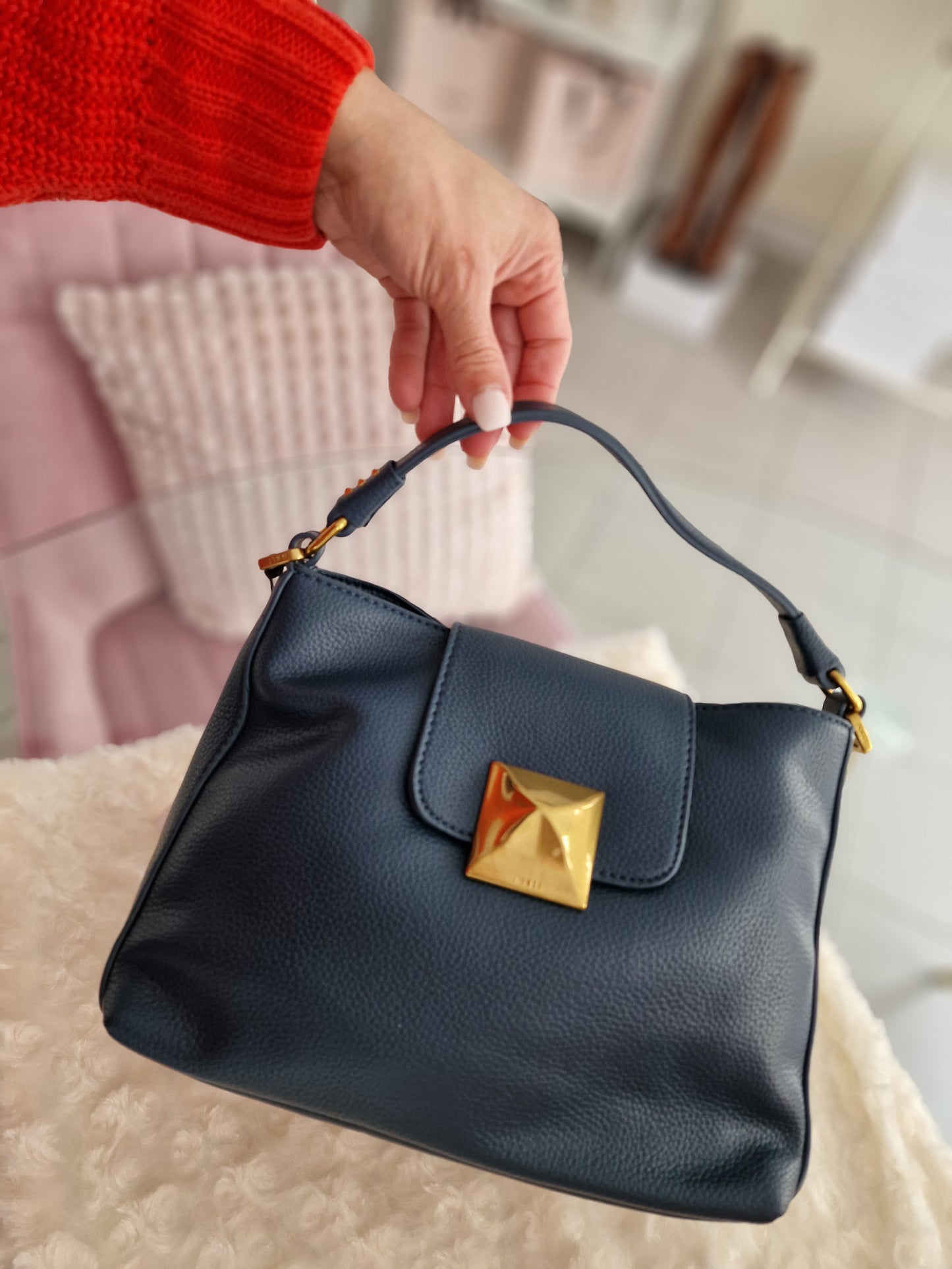 VIVIENNE BLACK SMALL PYRAMID SHOULDER BAG