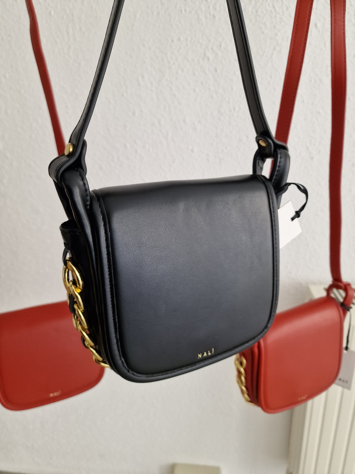 KIM BLACK SHOULDER BAG W/ CHAIN