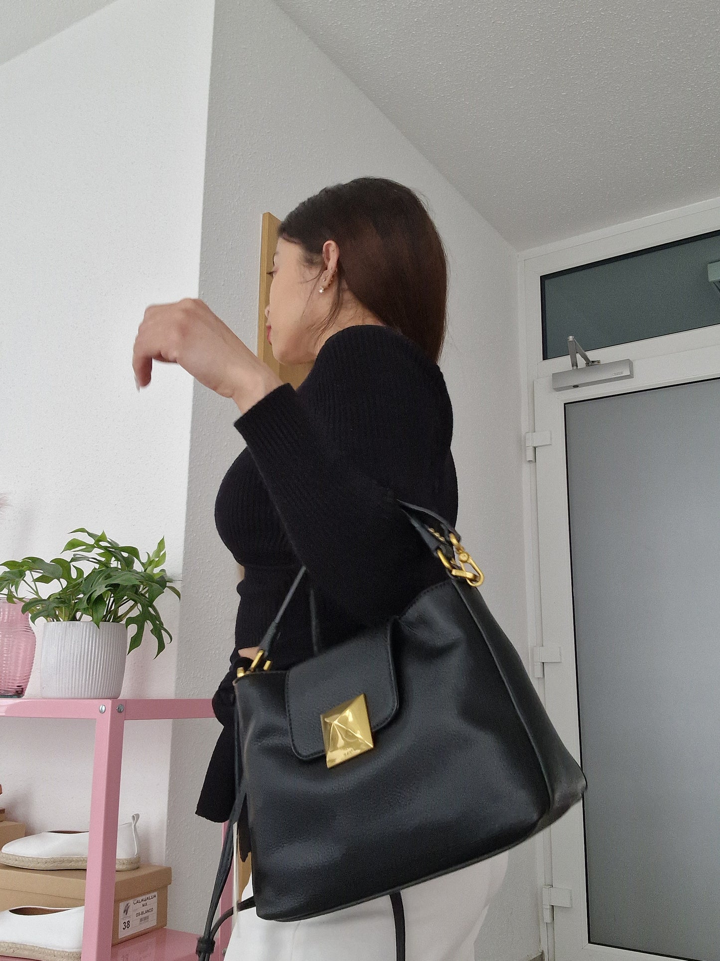 VIVIENNE BLACK SMALL PYRAMID SHOULDER BAG