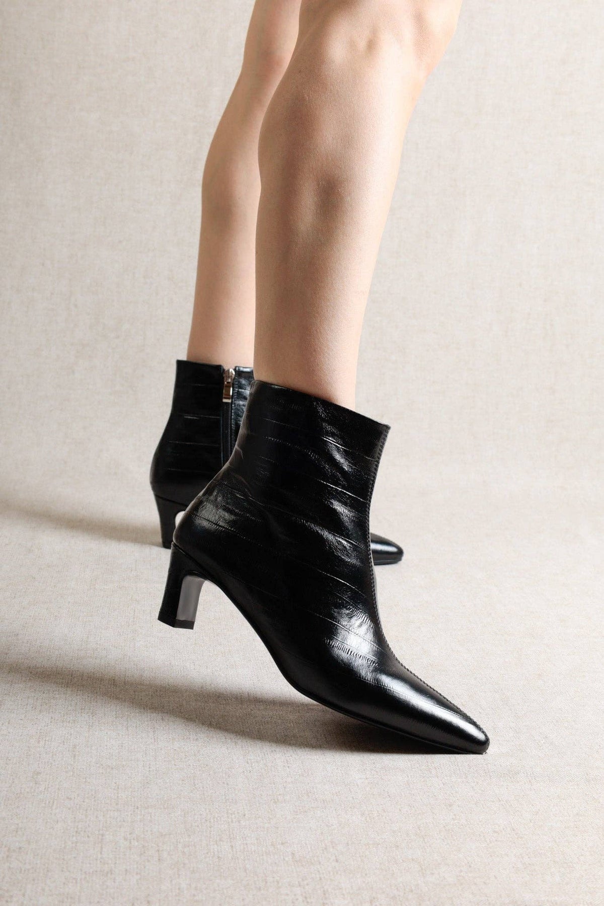 DINA BLACK – Botas de salto em pele com textura de enguia: 37