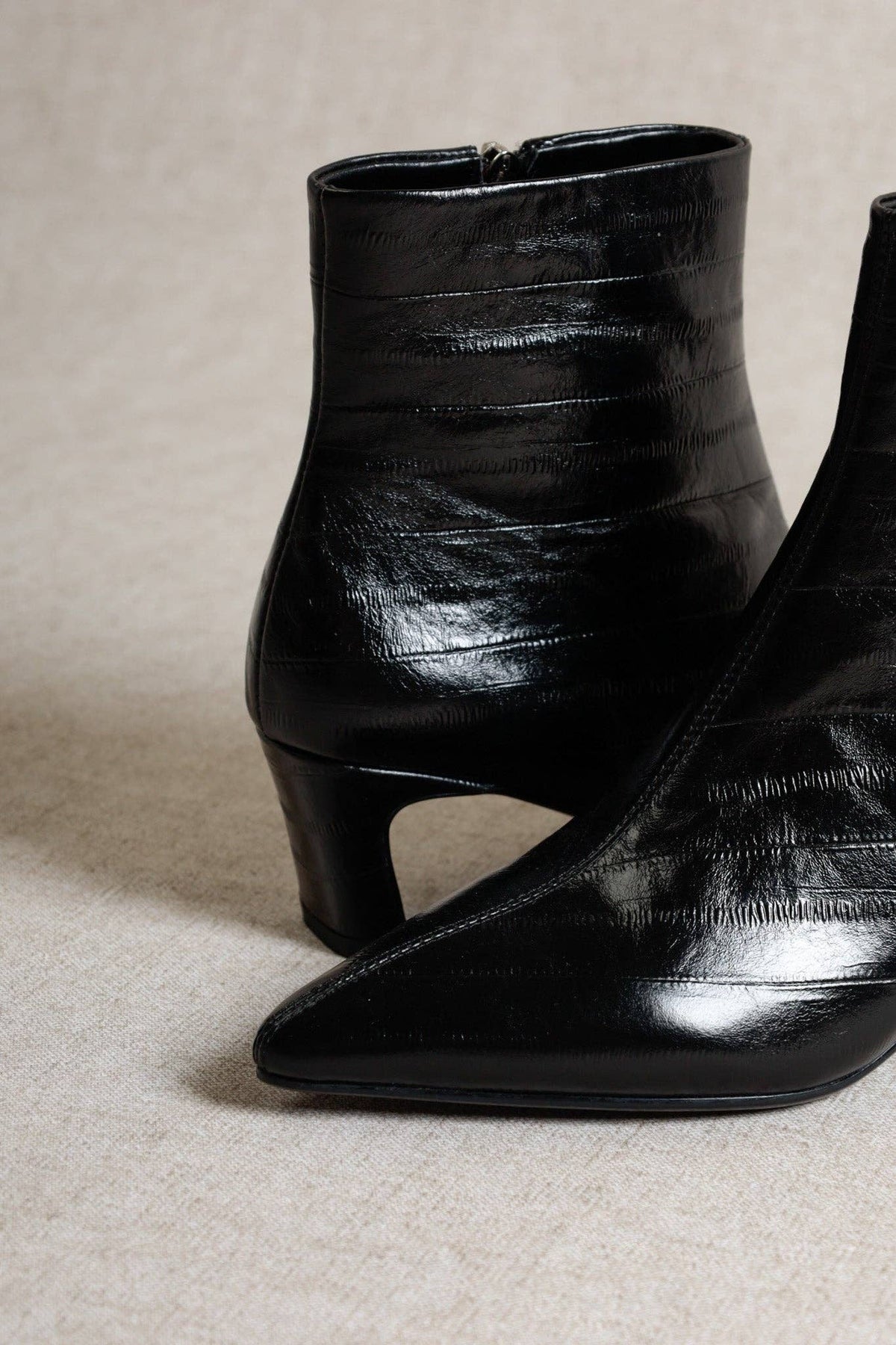 DINA BLACK – Botas de salto em pele com textura de enguia: 37